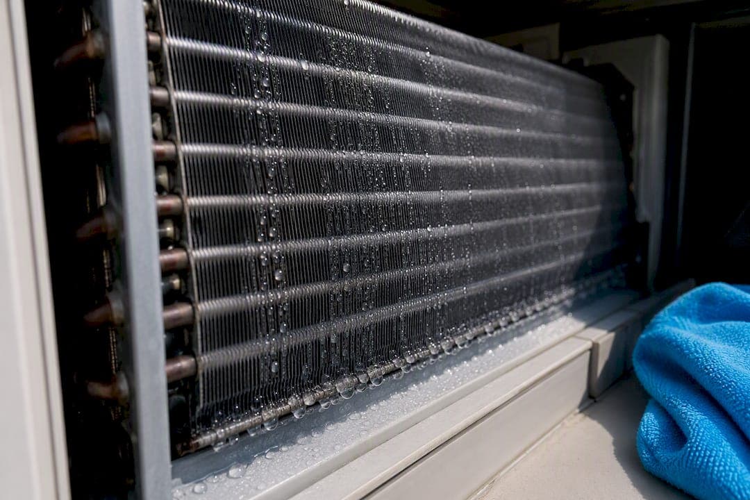 4 Causes of a Musty AC Smell, UK DIY Fixes and When to Call F‑Gas