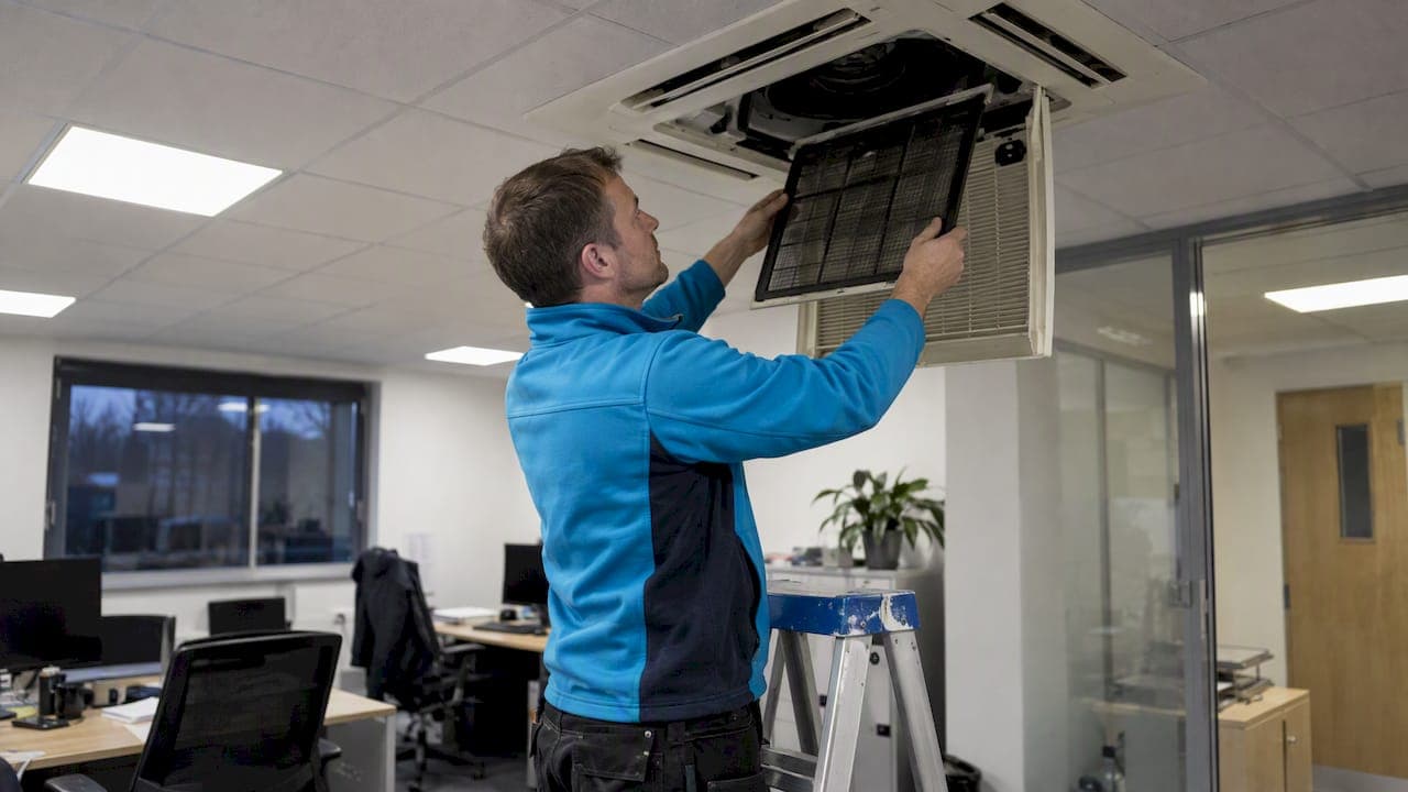 Commercial AC Maintenance: Beat Summer Rush, Meet UK TM44 Rules